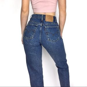 Levi Classic Relaxed Tapered 550 Women’s 10S Darkwash Jean